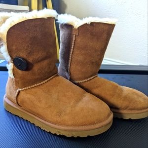 UGG boots 'Bailey Button' W7